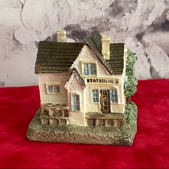 Collectible Vintage Pony Express Station No. 9 Miniature - Picture 1 of 7